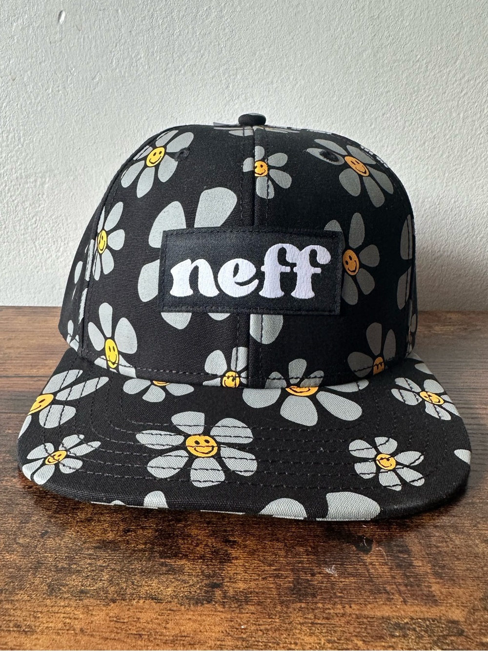 Neff Black Hat w/ Gray Daisy Print & Yellow Smiley Centers Unisex Snap Back NWT